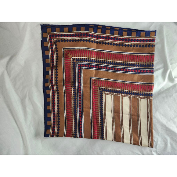 Vintage 1976 Treasure of Tutankhamun Silk Scarf - Metropolitan Museum of Art - Picture 2 of 4